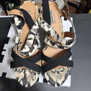 Not Rated fringe wedge Size 11